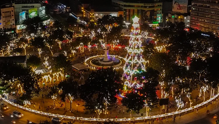 Fuente Circle at Christmas