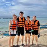 Guests-Ready-for-Whale-Shark-Watching